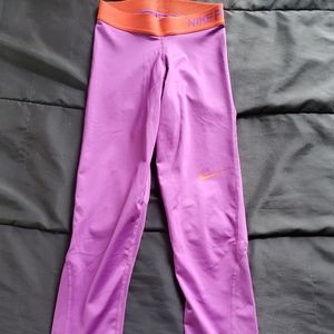 women XS NIKE drifit leggings, capri